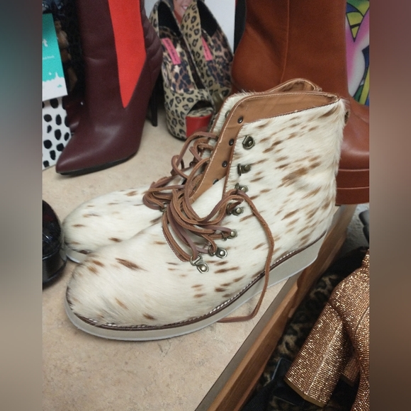 Ladies - Picture 2 of 7